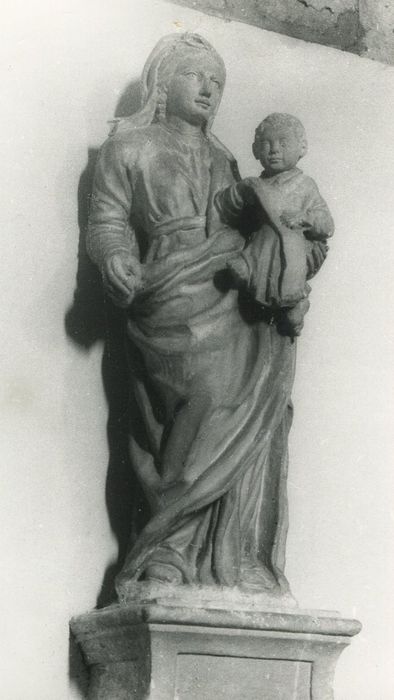 Statue : Vierge à l'Enfant