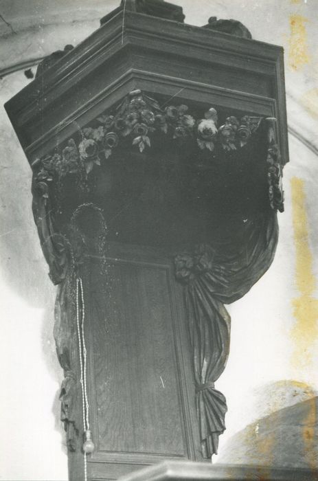 chaire à prêcher, vue partielle - © Ministère de la Culture (France), Conservation des antiquités et des objets d’art de la Côte-d’Or – Tous droits réservés 