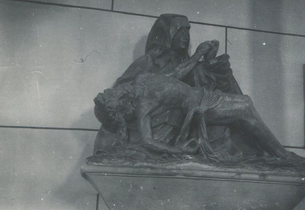groupe sculpté : Vierge de Pitié - © Ministère de la Culture (France), Conservation des antiquités et des objets d’art de la Côte-d’Or – Tous droits réservés 