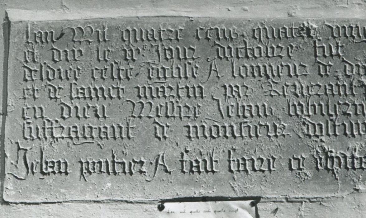 plaque commémorative de la dédicace de l'église - © Ministère de la Culture (France), Conservation des antiquités et des objets d’art de la Côte-d’Or – Tous droits réservés 