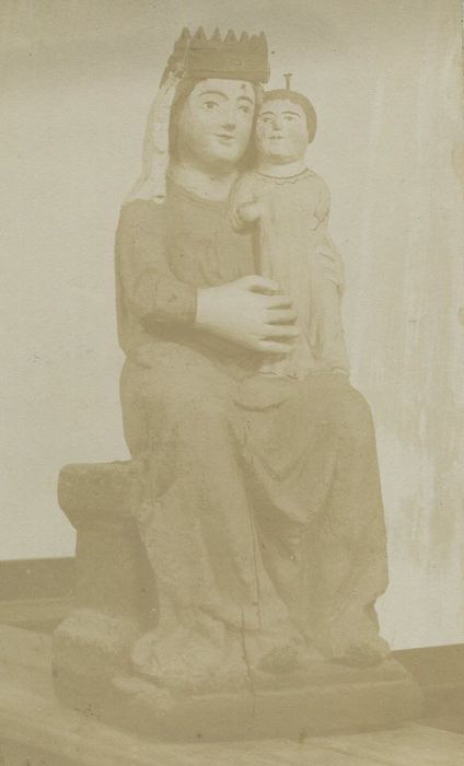 statue : Vierge assise à l'Enfant - © Ministère de la Culture (France), Conservation des antiquités et des objets d’art de la Côte-d’Or – Tous droits réservés 