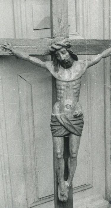 statue : Christ en croix