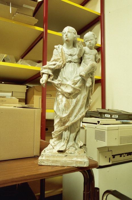 statue : Vierge à l'Enfant n°1