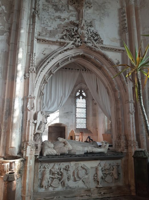 tombeau : gisants de Jean de Longvy et Jeanne de Vienne, seigneurs de Pagny