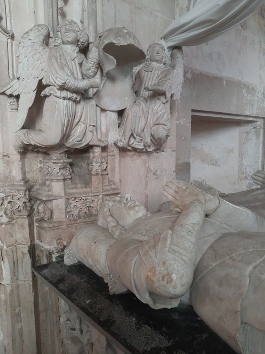 tombeau : gisants de Jean de Longvy et Jeanne de Vienne, seigneurs de Pagny, détail