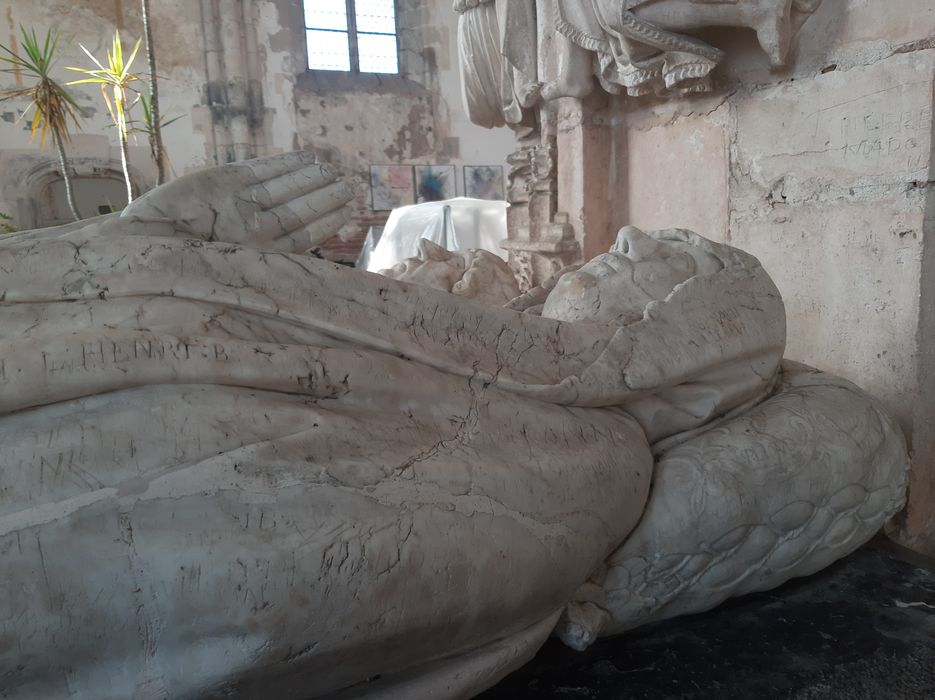 tombeau : gisants de Jean de Longvy et Jeanne de Vienne, seigneurs de Pagny, détail