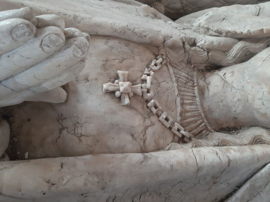 tombeau : gisants de Jean de Longvy et Jeanne de Vienne, seigneurs de Pagny, détail