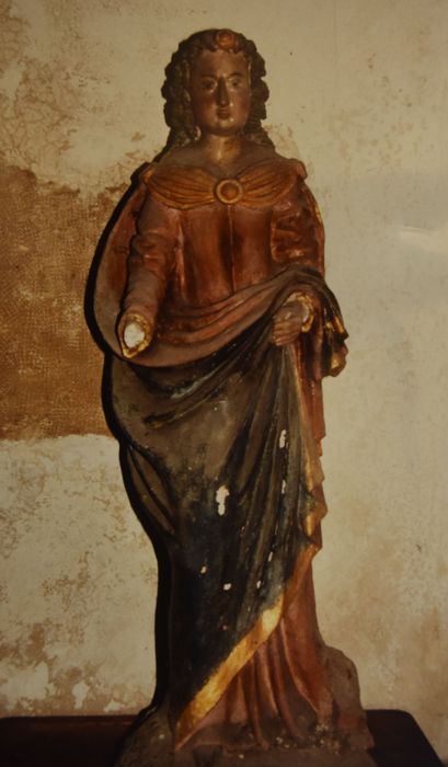 statue : Sainte Reine ?
