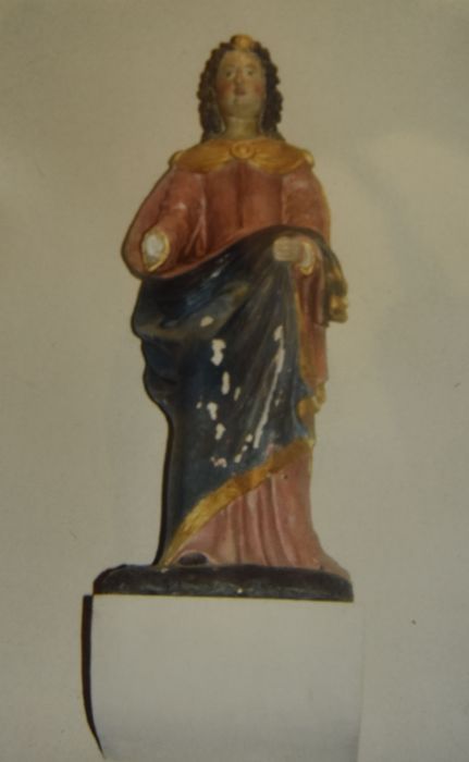 statue : Sainte Reine ?