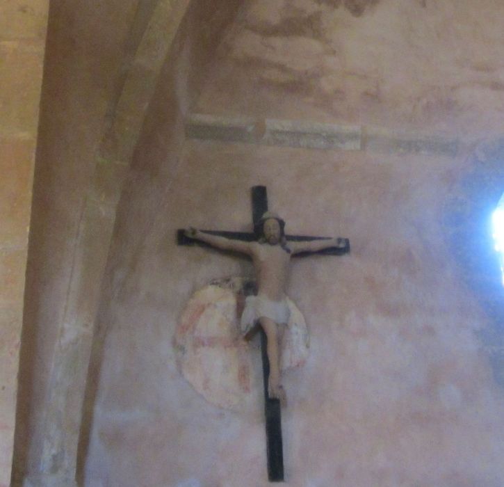 statue : Christ en croix