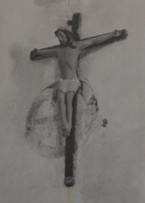 statue : Christ en croix