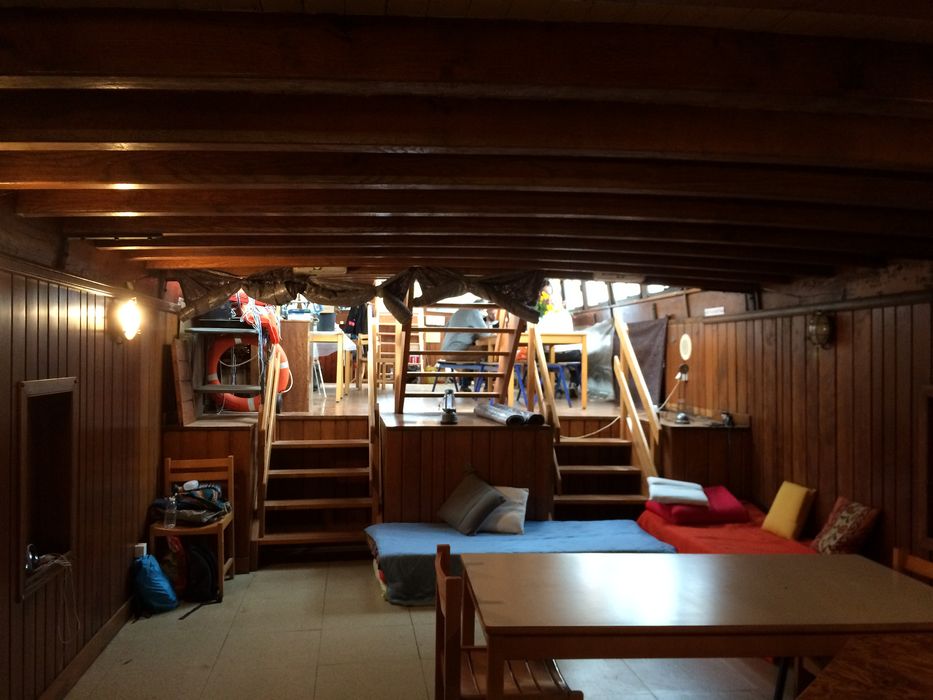 péniche dite Aster, cabine, vue partielle