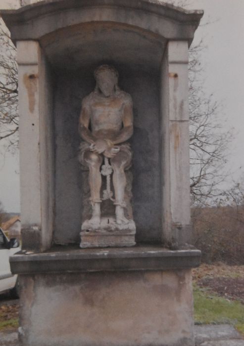 statue et son socle : Dieu de Pitié