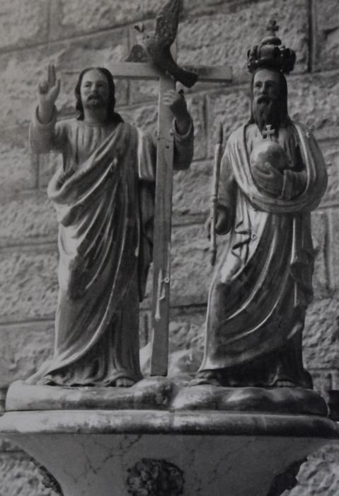 groupe sculpté de bâton de procession : Trinité