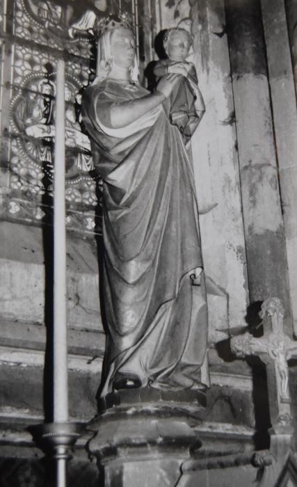 statue : Vierge à l'Enfant - © Ministère de la Culture (France), Conservation des antiquités et des objets d’art de la Côte-d’Or – Tous droits réservés 