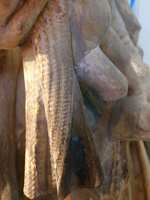 statue : Vierge à l'Enfant, détail - © Ministère de la Culture (France), Conservation des antiquités et des objets d’art de la Côte-d’Or – Tous droits réservés 