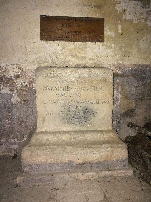 stèle funéraire (cippe)