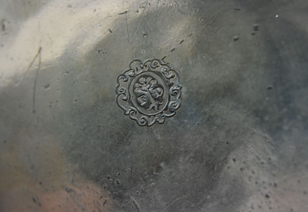 assiette, détail - © Ministère de la Culture (France), Conservation des antiquités et des objets d’art de la Côte-d’Or – Tous droits réservés 