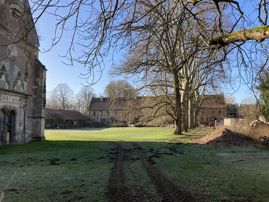 vue partielle du site de l’ancienne cour