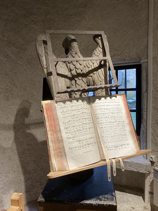 aigle-lutrin à armoire, vue partielle - © Ministère de la Culture (France), Conservation des antiquités et des objets d’art de la Côte-d’Or – Tous droits réservés 