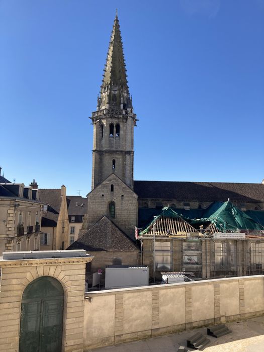 clocher de l’église depuis l’ancien palais abbatial au nord