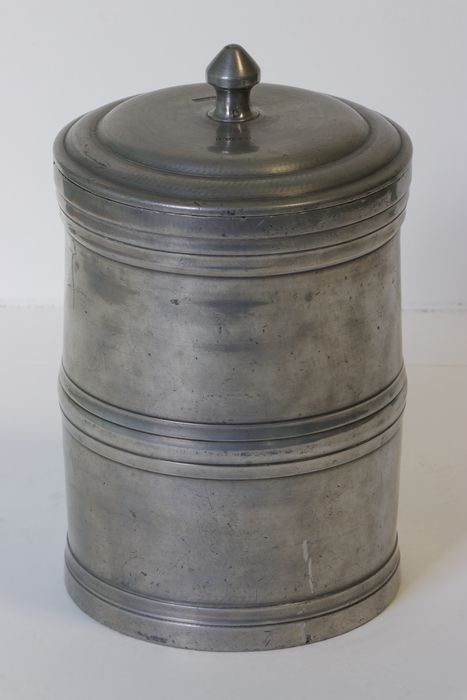 Pot à pharmacie