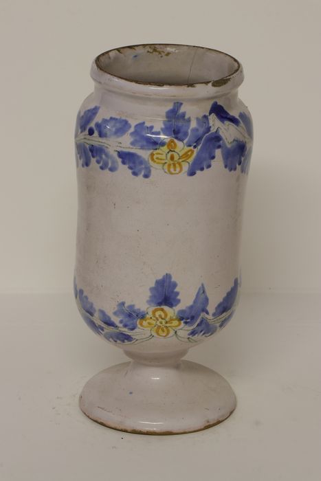 Pot à pharmacie