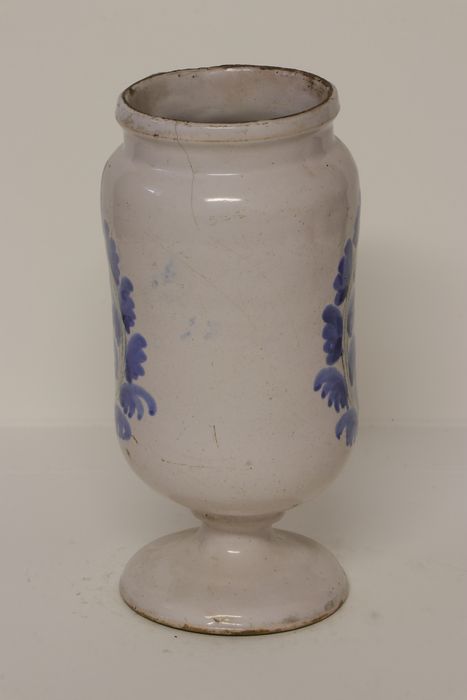pot à pharmacie