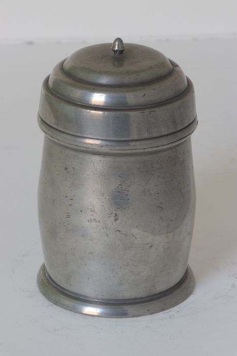 Pot à pharmacie