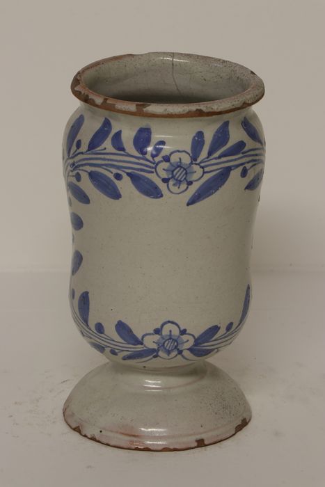 Pot à pharmacie