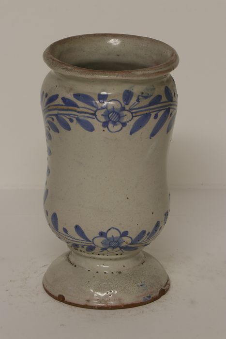 Pot à pharmacie
