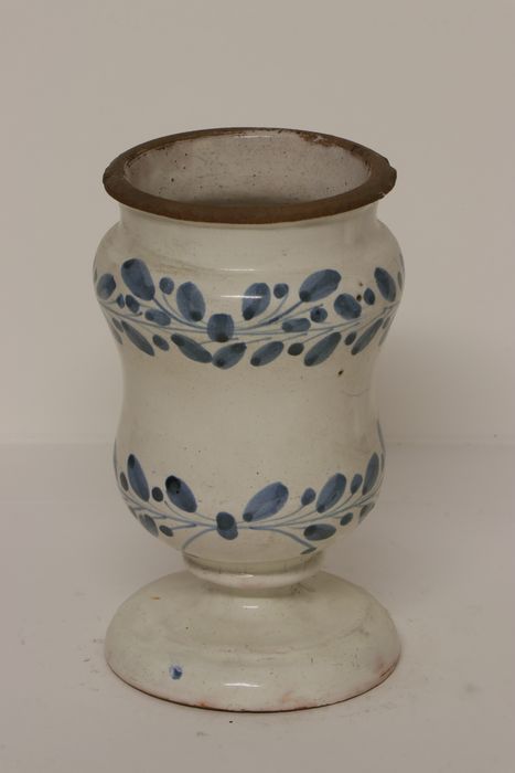 Pot à pharmacie