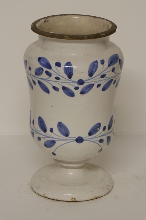 Pot à pharmacie