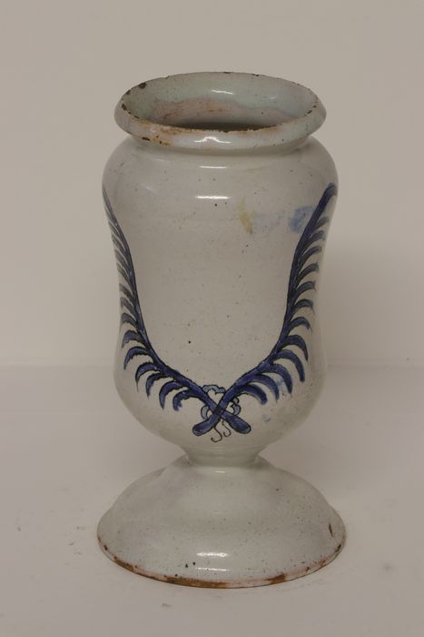 Pot à pharmacie