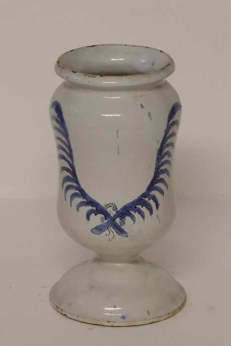 Pot à pharmacie