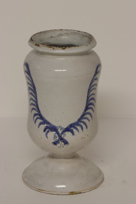 Pot à pharmacie