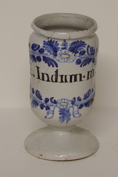 Pot à pharmacie