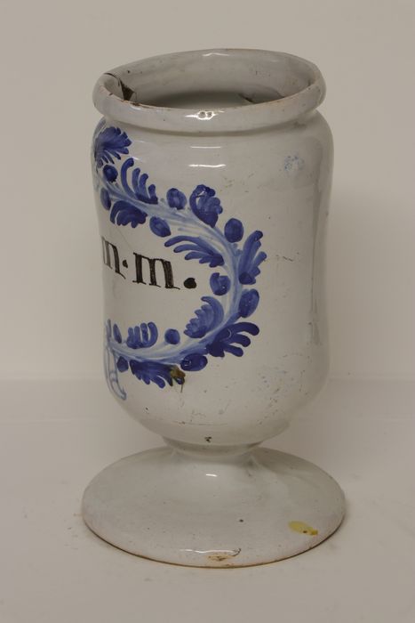 pot à pharmacie