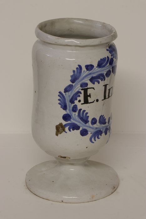 pot à pharmacie