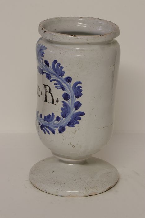 pot à pharmacie