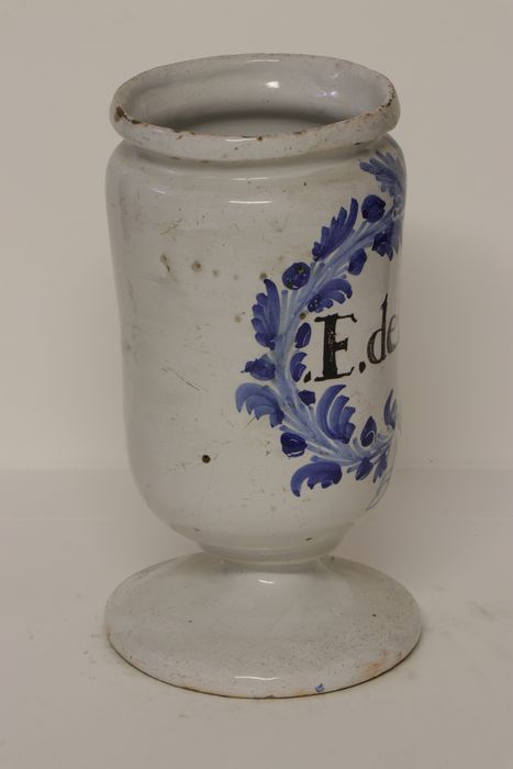 pot à pharmacie