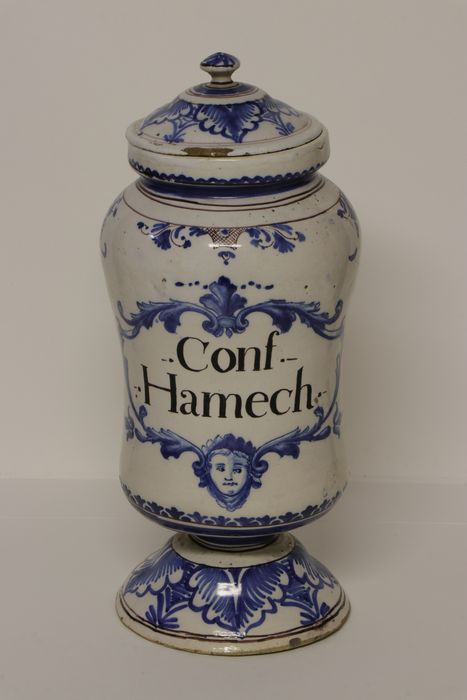Pot à pharmacie