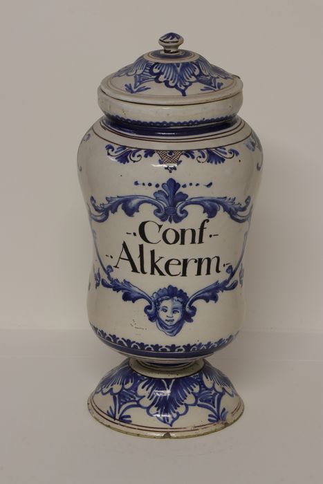 Pot à pharmacie