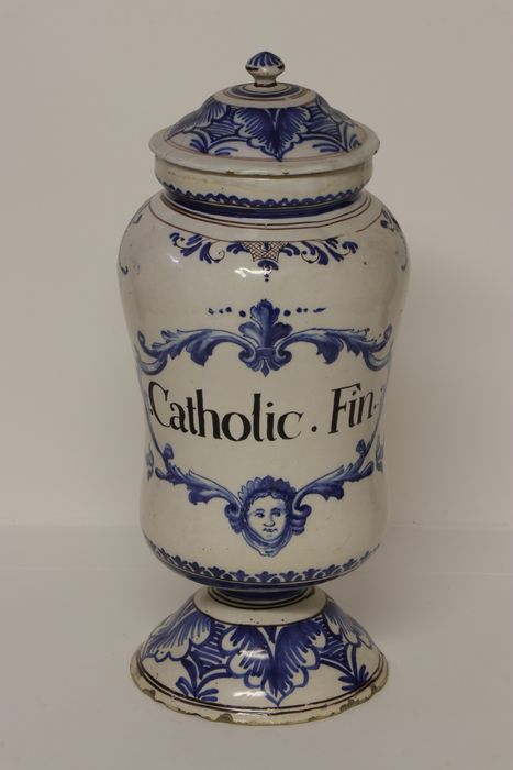 Pot à pharmacie