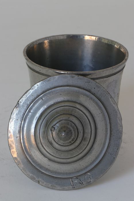gobelet à couvercle
