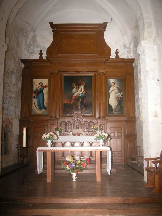 autel, gradin d'autel, tabernacle à ailes, retable architecturé, tableau d'autel : la Descente de croix, 2 tableaux : la Foi et l'Espérance (maître-autel), vue générale