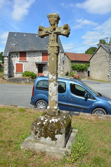 Croix sculptée : Vue générale