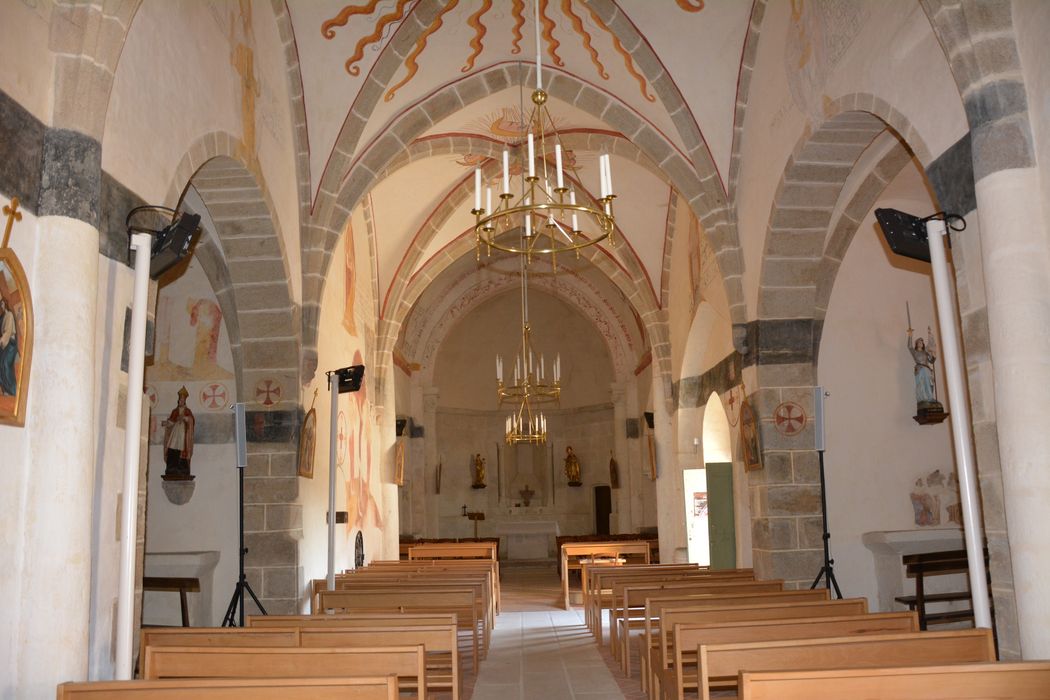 Eglise de la Nativité de la Vierge : Nef, vue générale