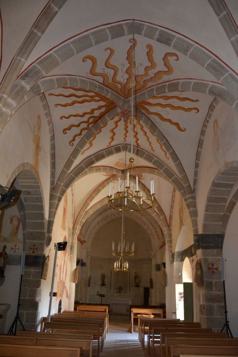 Eglise de la Nativité de la Vierge : Nef, vue générale