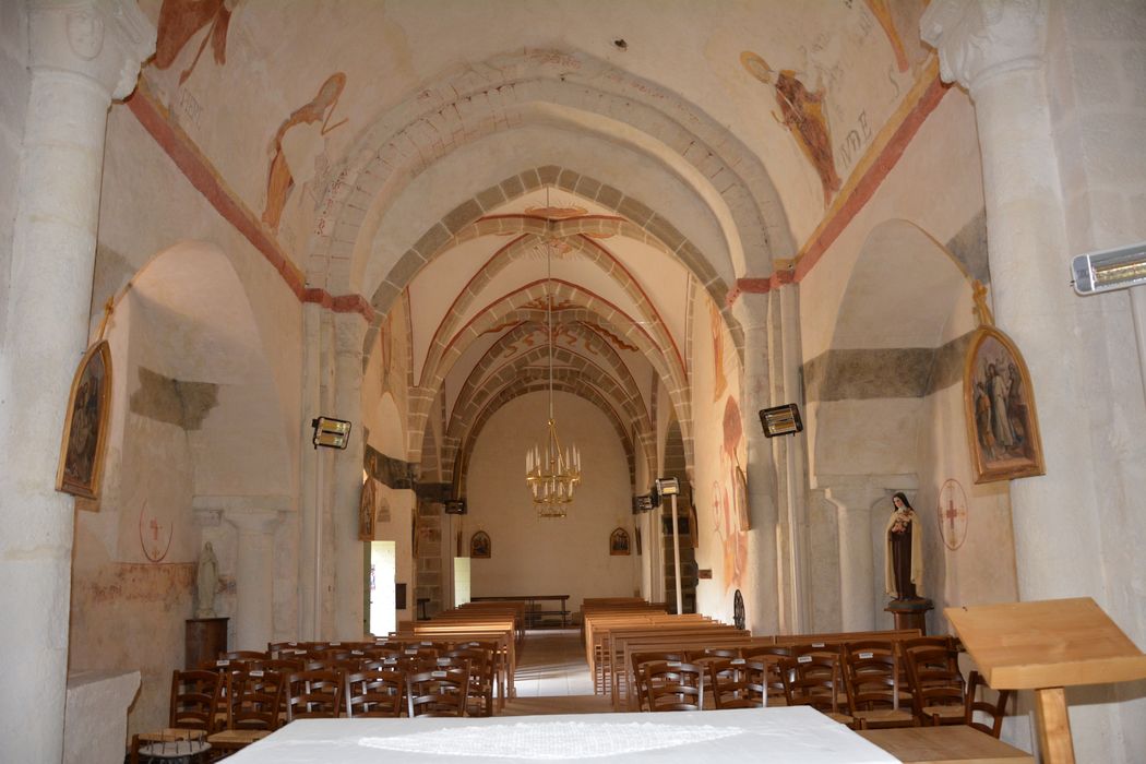 Eglise de la Nativité de la Vierge : Nef, vue générale